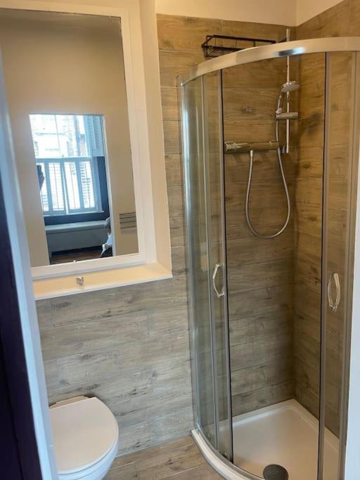 Beautiful Victorian House, Sleeps 12 * Londra